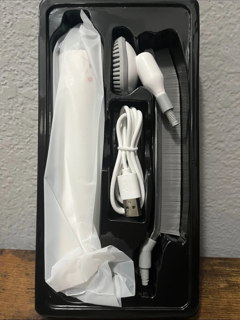 Electric Crevice Cleaning Brush for Pets - White- NWT!! Never used